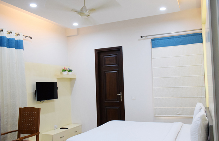 Chic 3 Bedroom Apartment near Medanta Hospital