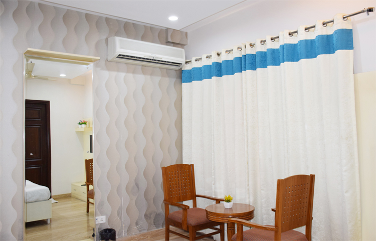 Chic 3 Bedroom Apartment near Medanta Hospital